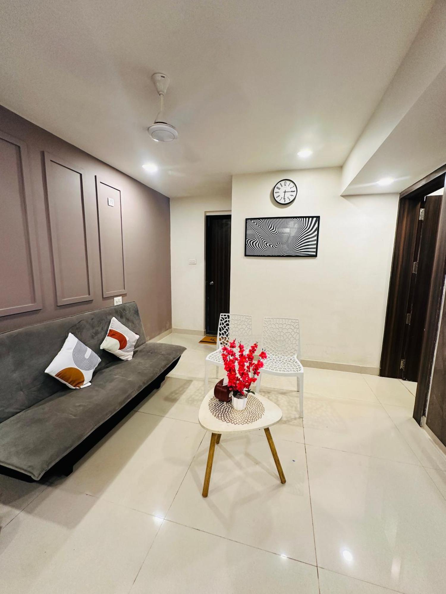 Goa Junction - Spacious 1Bhk Apartments In Vagator With Pool Access Exterior photo