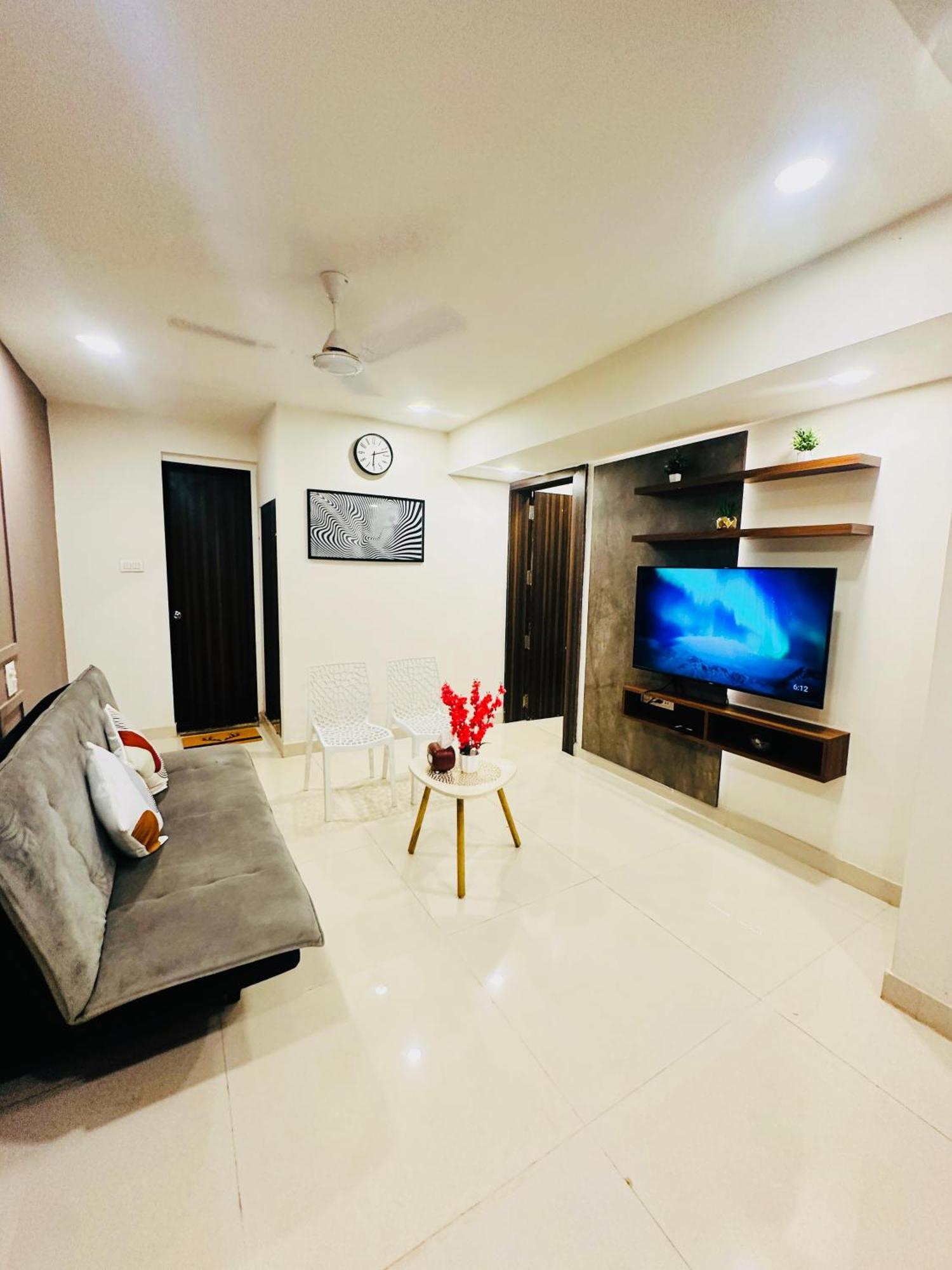 Goa Junction - Spacious 1Bhk Apartments In Vagator With Pool Access Exterior photo