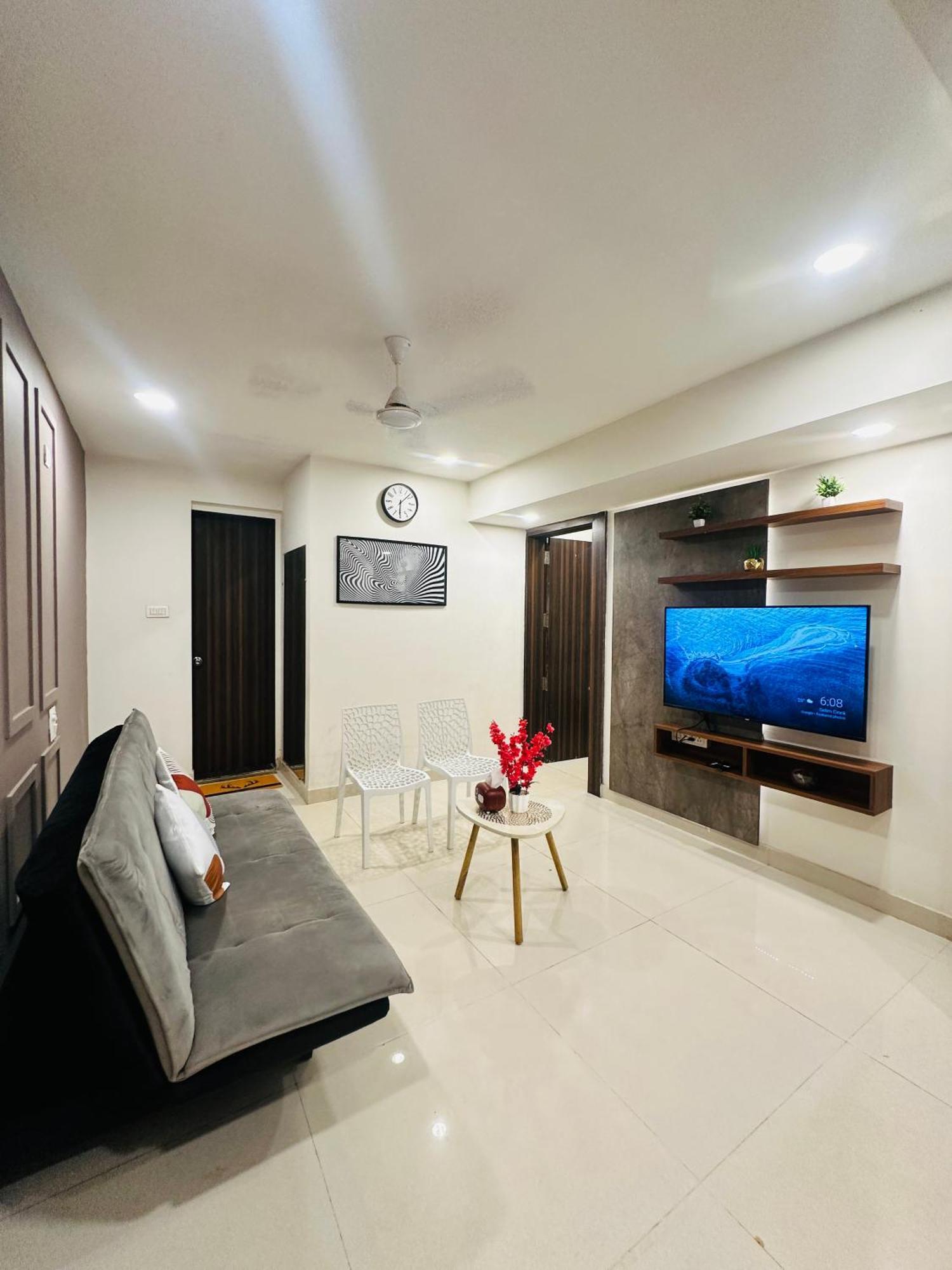 Goa Junction - Spacious 1Bhk Apartments In Vagator With Pool Access Exterior photo