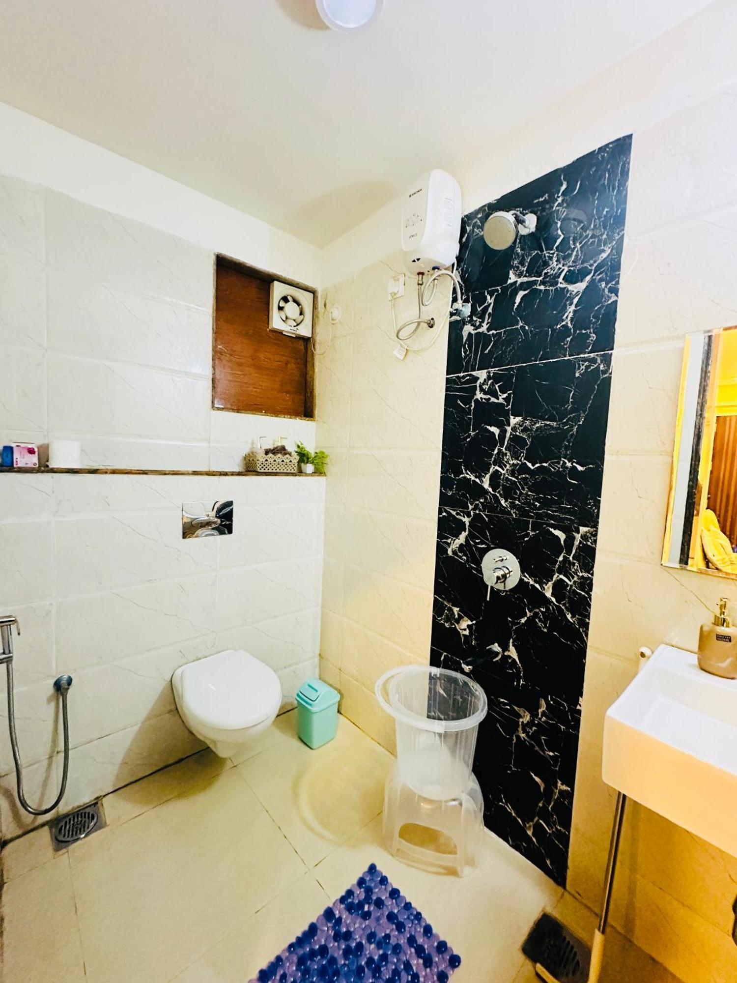 Goa Junction - Spacious 1Bhk Apartments In Vagator With Pool Access Exterior photo